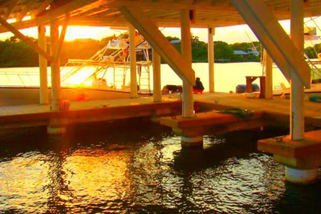The Dock Resort Over Water Retreat West End Dış mekan fotoğraf