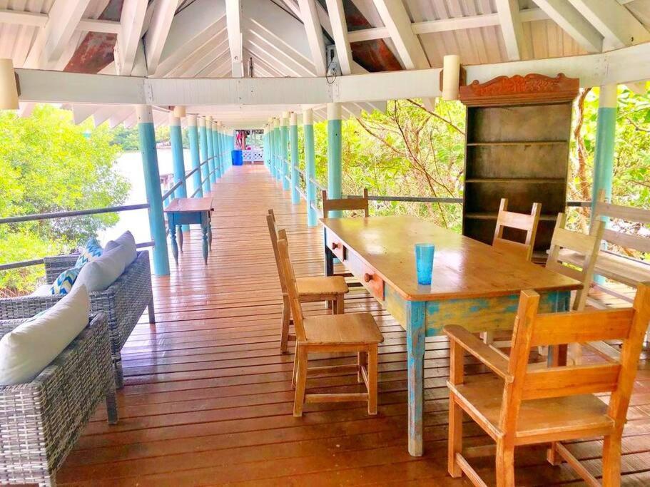 The Dock Resort Over Water Retreat West End Dış mekan fotoğraf