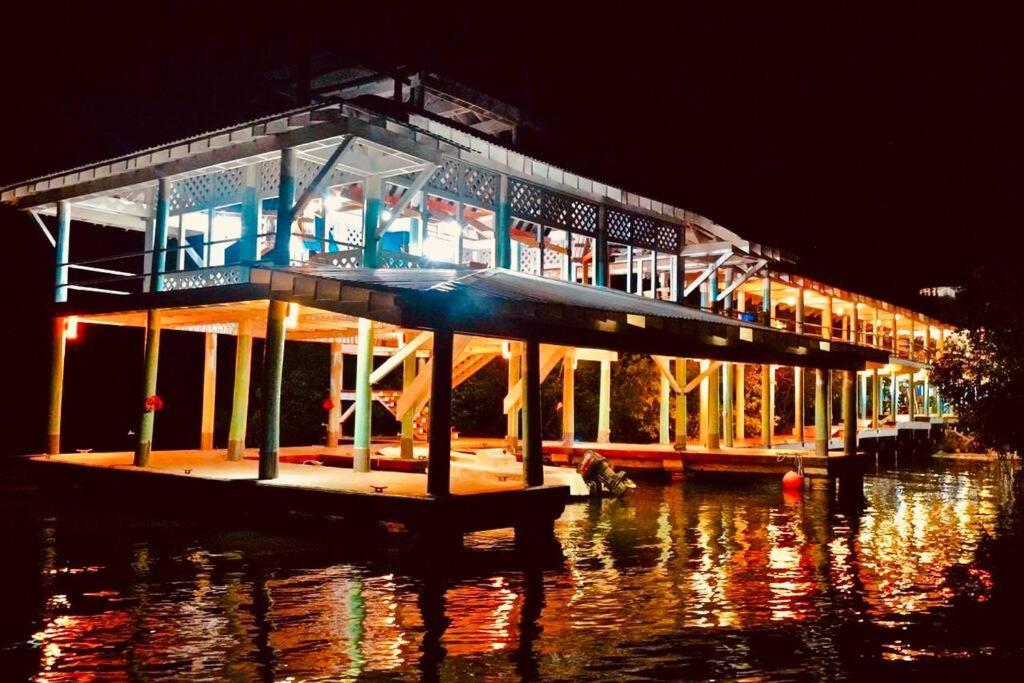 The Dock Resort Over Water Retreat West End Dış mekan fotoğraf